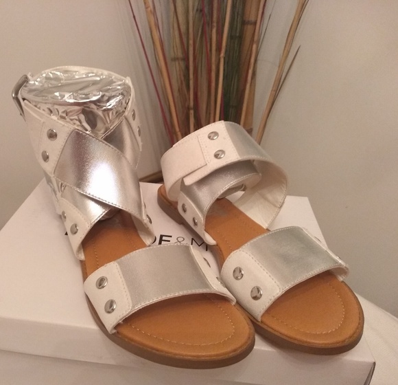 Shoes - Picture 1 of 4